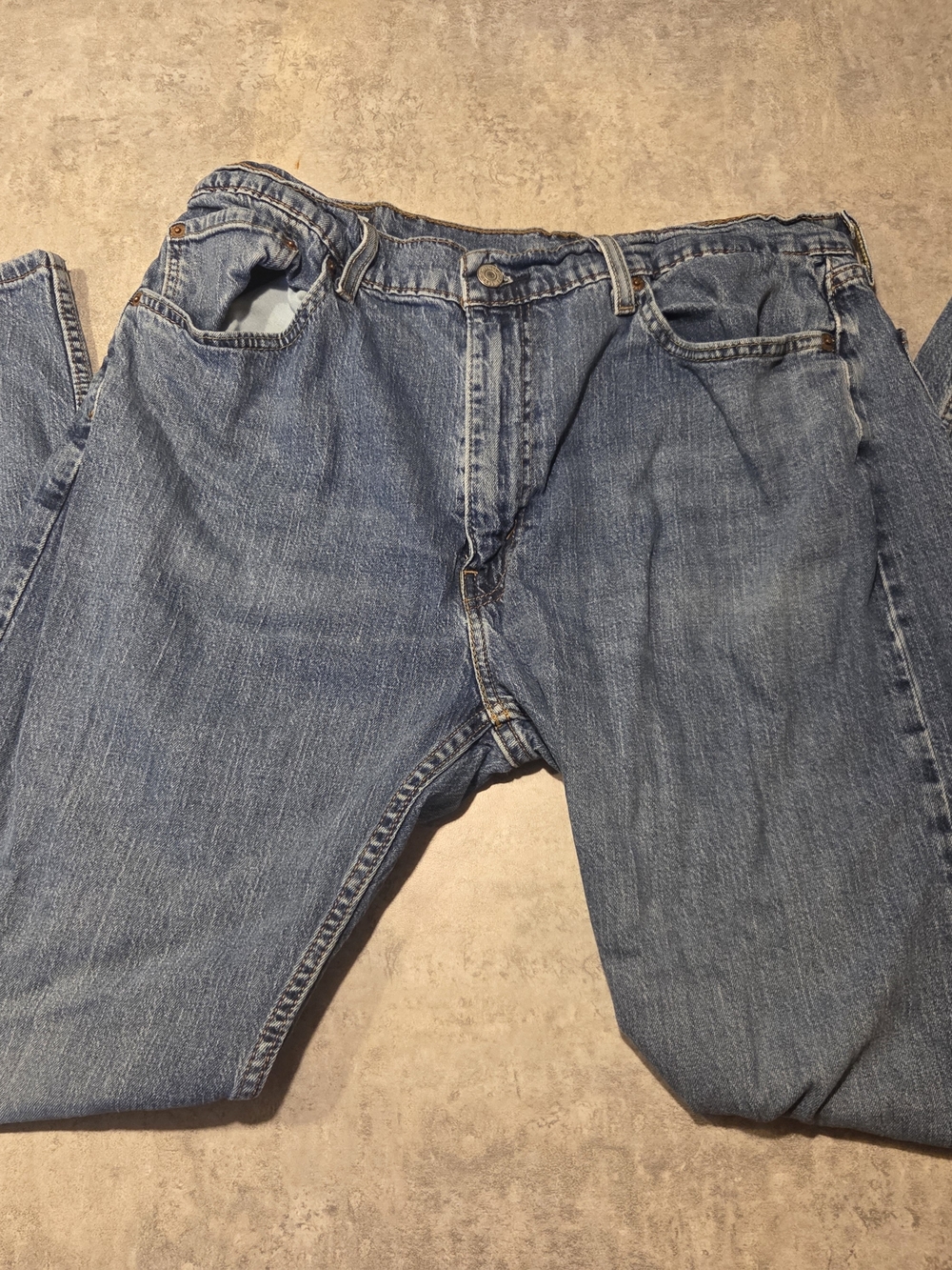 Levi's Men's Light Blue Relaxed Fit Jeans